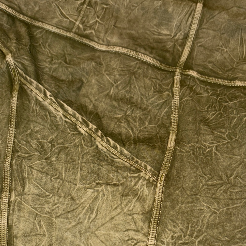 Lululemon Olive Green Women's Shorts - size 8 - Picture 10 of 10